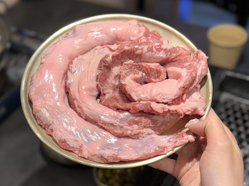 통갈매기살 400g 한 접시, 근막이 붙은 통 상태로 나옵니다